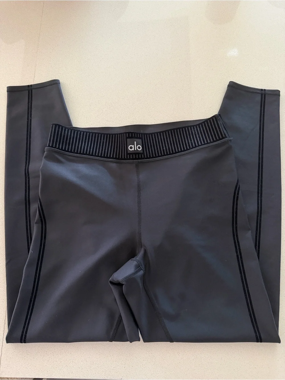 ALO Yoga High-Waist Airlight Black Sculpt Leggings